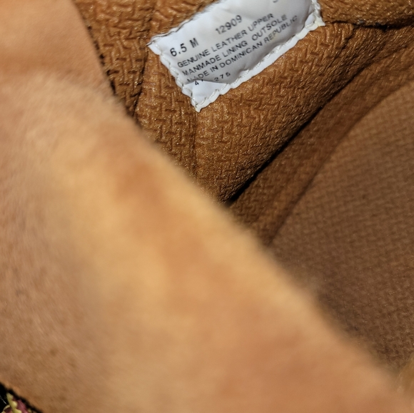 Traditional Wheat Timberland Boots - Youth Size: 6.5 - Picture 2 of 8